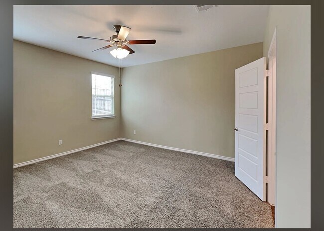 Foto del edificio - 116 Garden Grove Dr