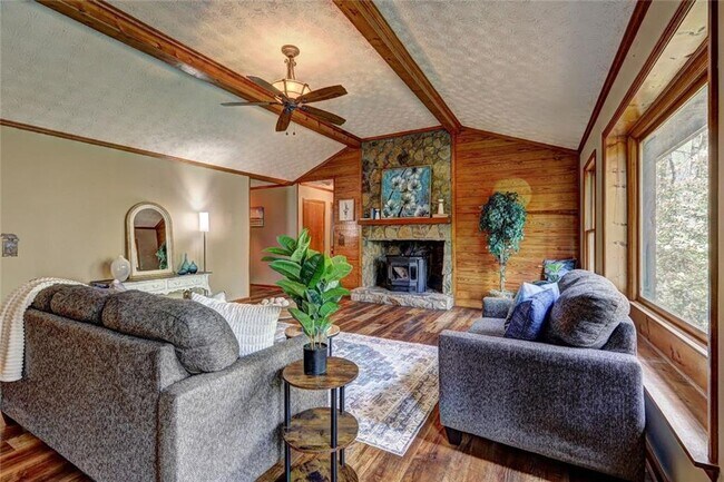 Foto del edificio - 3452 Monica Ln SW