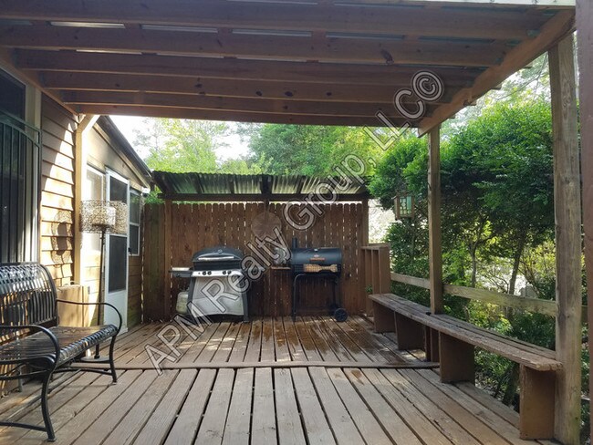 Building Photo - Your Oasis Awaits!