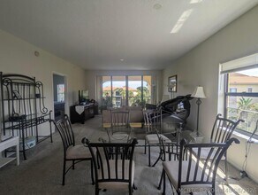 Building Photo - 200 Uno Lago Dr