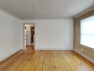 Building Photo - 3104 E 30th Ave