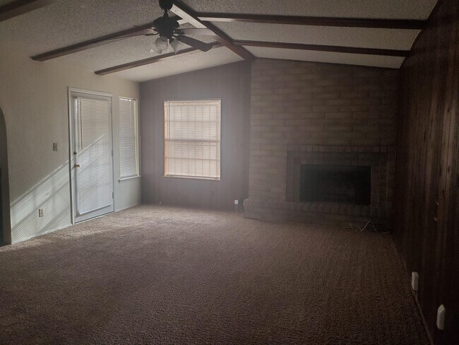 Building Photo - 4912 Grapeland Dr