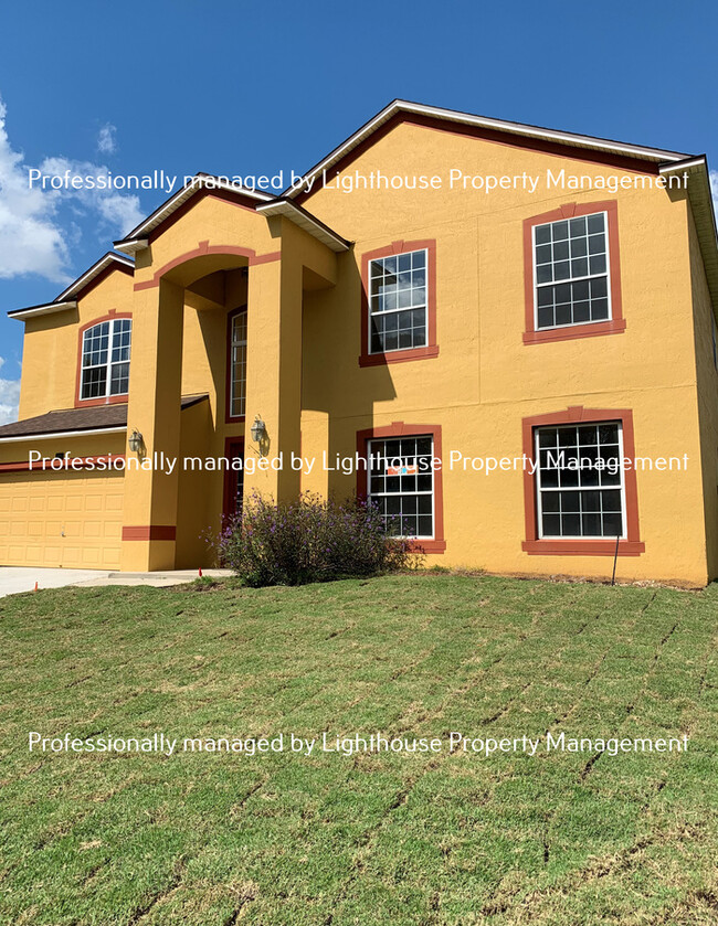 Building Photo - Huge 5 bedroom home with pool