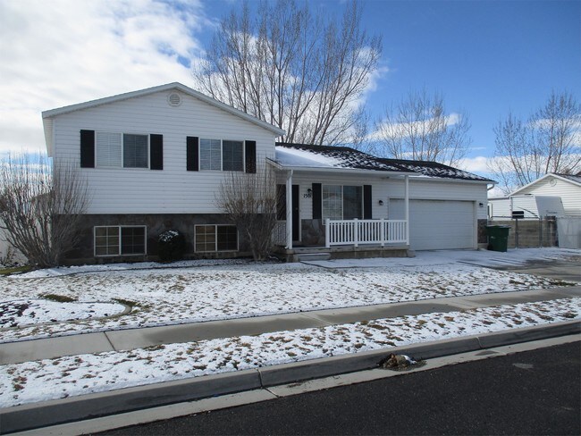 Building Photo - 1501 W 300 S