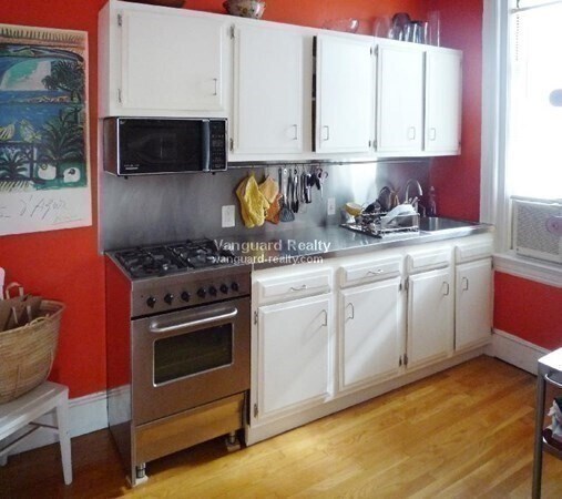 Building Photo - 1060 Beacon St