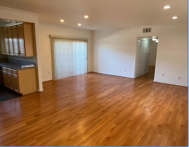 Building Photo - 428 E Santa Anita Ave