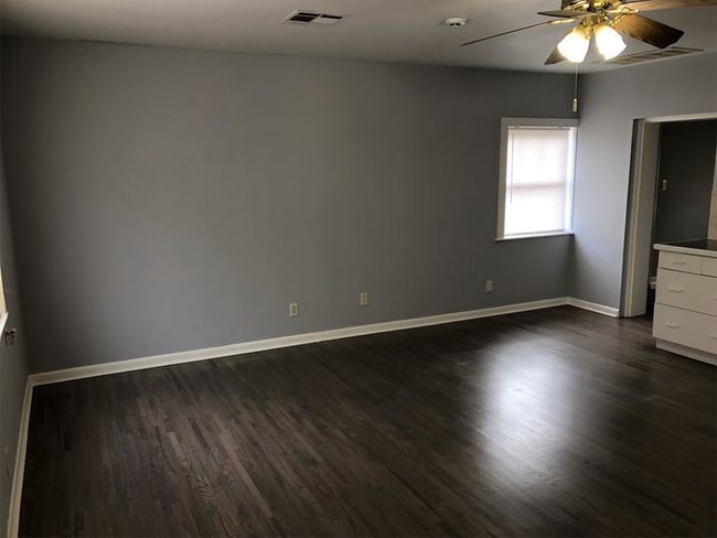 Foto del edificio - Studio Apartment - 2112 1/2 E 15th St