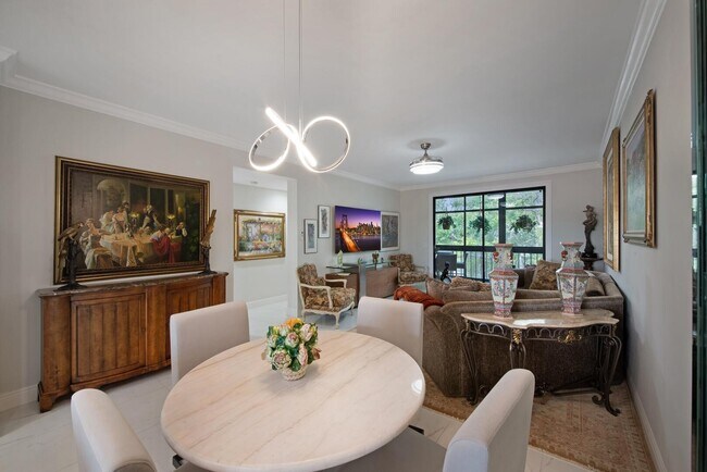 Foto del edificio - 6241 Pointe Regal Cir