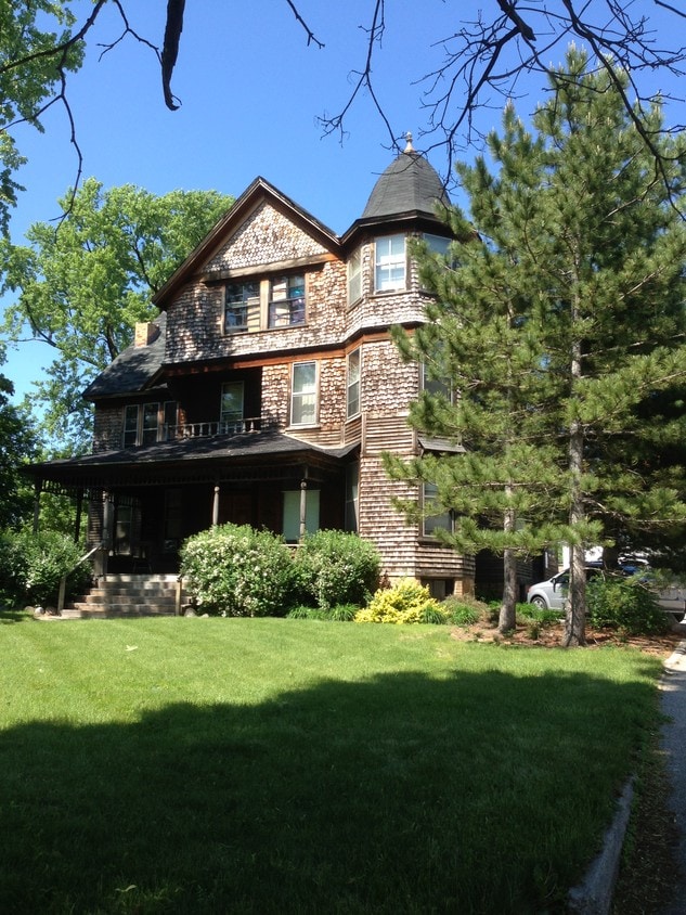 Primary Photo - 802 Grand Ave