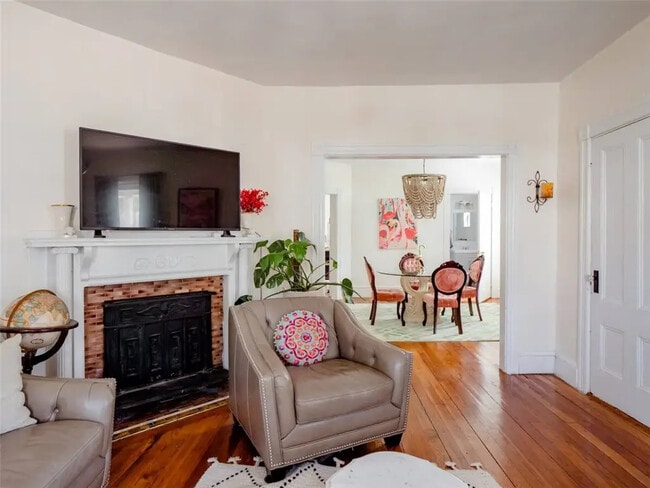 Building Photo - 14 Carleton St