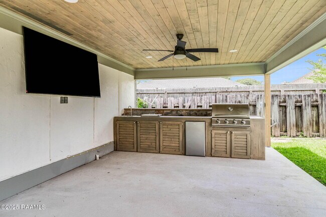 Foto del edificio - 206 Country Club Dr