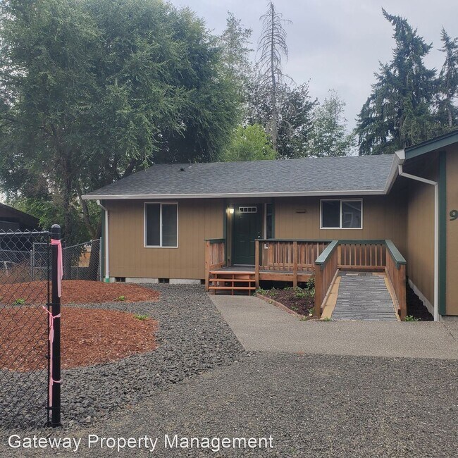 Building Photo - 3 br, 2 bath House - 90 E Lakeshore Drive ...