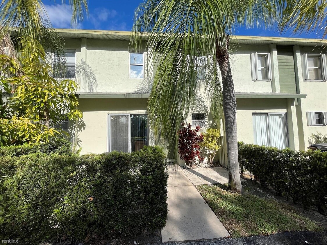 Foto principal - 2 br, 1 bath House - 843 Crystal Lake Dr