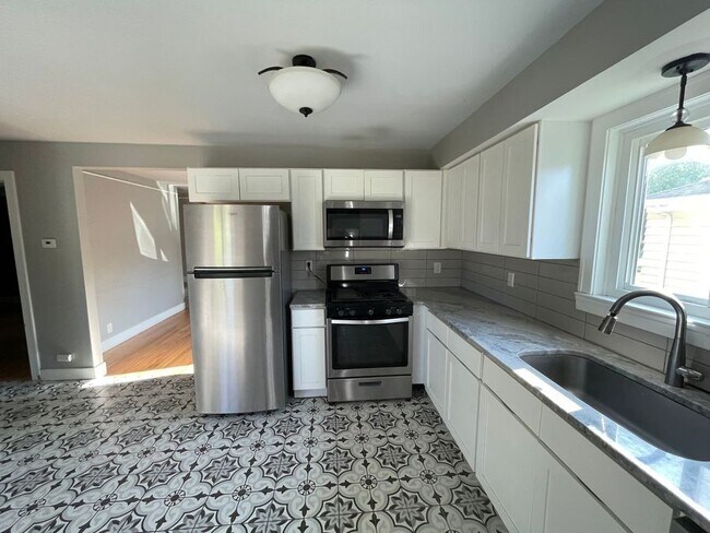 Building Photo - 22011 Maple-
