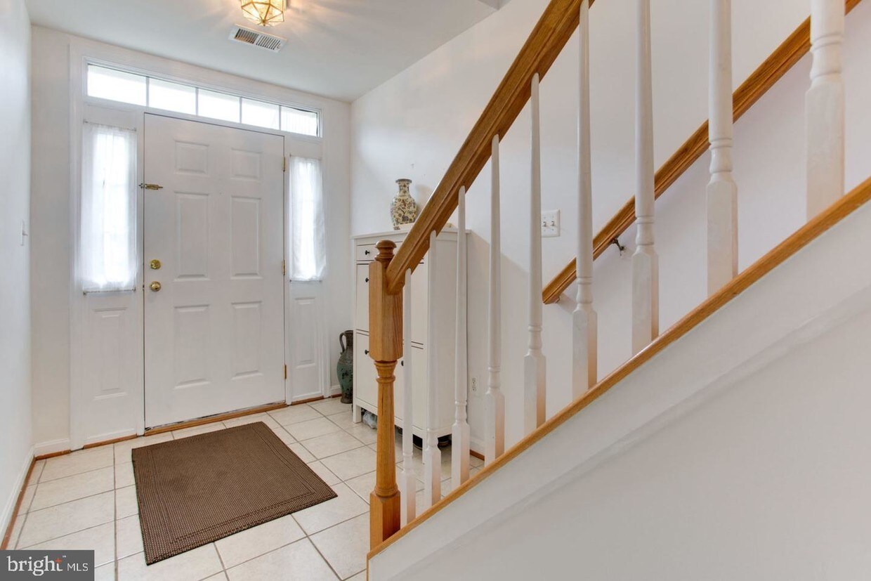 24676 Nettle Mill Square, Stone Ridge, VA 20105 Townhome Rentals in