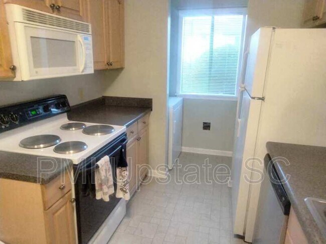 Building Photo - 100 Buttercup Way