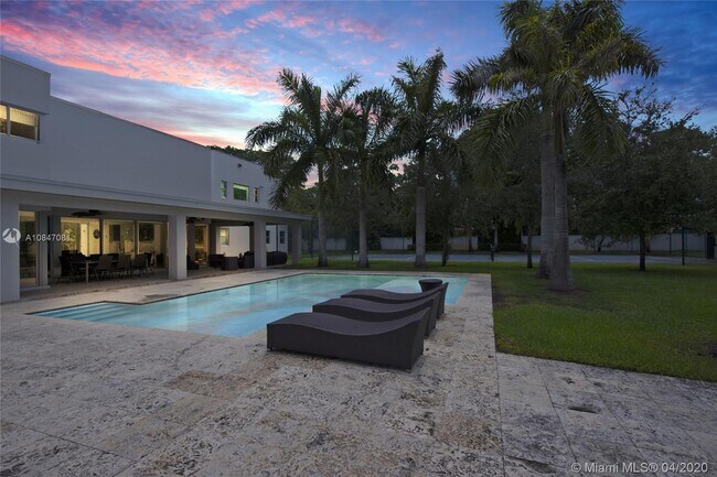 Foto del edificio - 6760 Chapman Field Dr