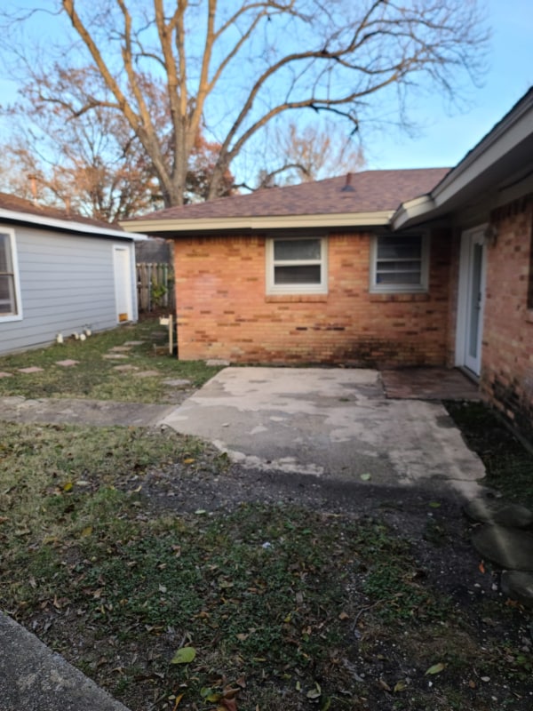 Building Photo - 2539 Hillsboro Ave