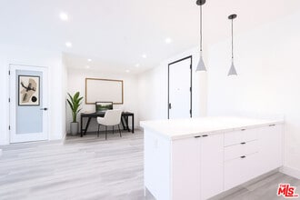 Building Photo - 11800 Courtleigh Dr