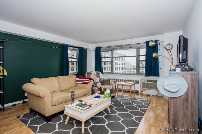 Foto del edificio - 2909 N Sheridan Rd