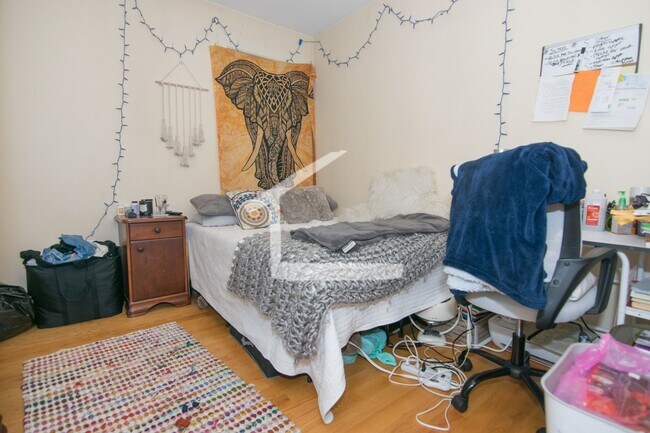 Foto del edificio - Spacious 4 bed 2 bath