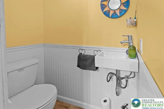 Building Photo - 2308 3rd St