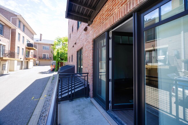 Building Photo - 441 S Ashley St