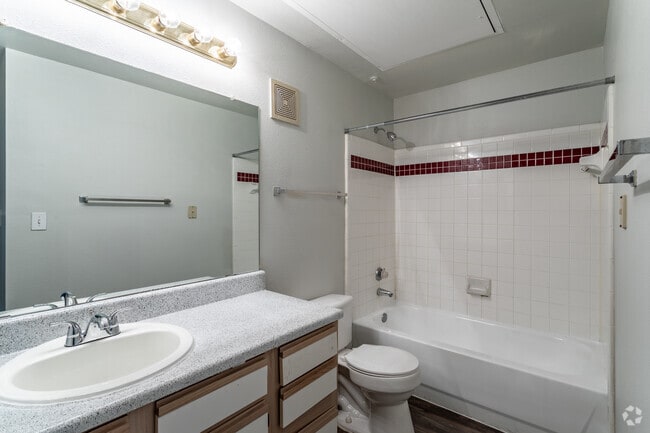 1BR, 1BA - 649SF - Villas at Bandera