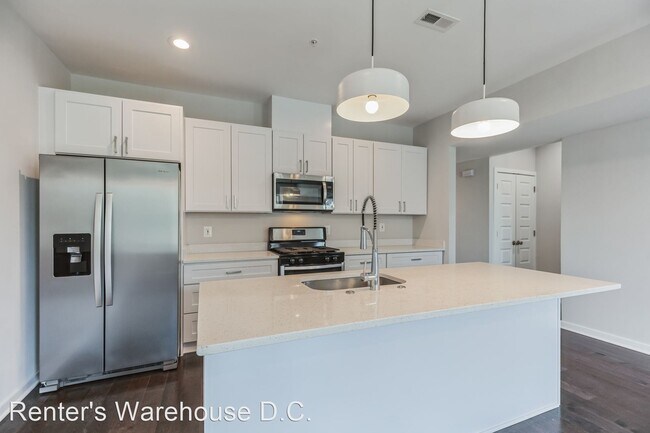 Foto del edificio - 3 br, 3 bath House - 2412 L'Enfant Square ...
