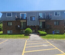 Building Photo - 176 Maple Ave
