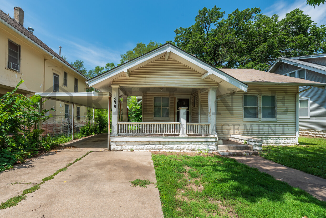 Primary Photo - 1539 N Waco Ave