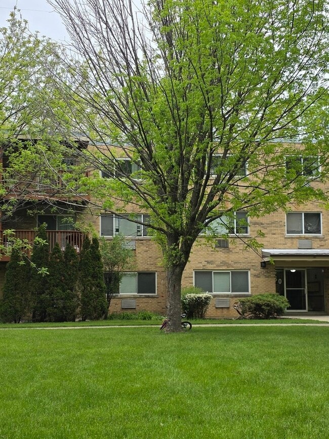 Building Photo - 750 W Dempster St