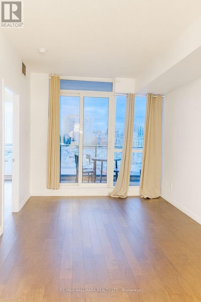 Building Photo - 2885 Bayview Ave