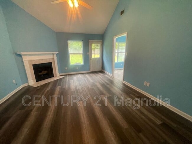 Building Photo - 4723 Laural Oak Dr