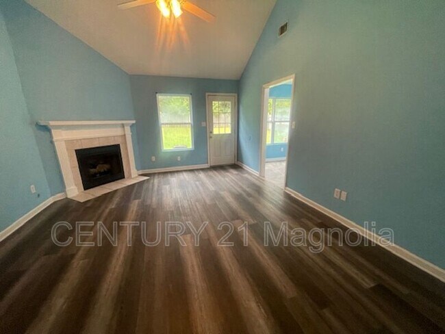 Foto del edificio - 4723 Laural Oak Dr