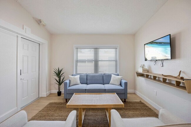 Building Photo - 637 S Orlando Ave