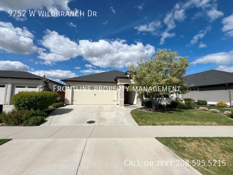 Primary Photo - Nicely adorned home in a great subdivision!