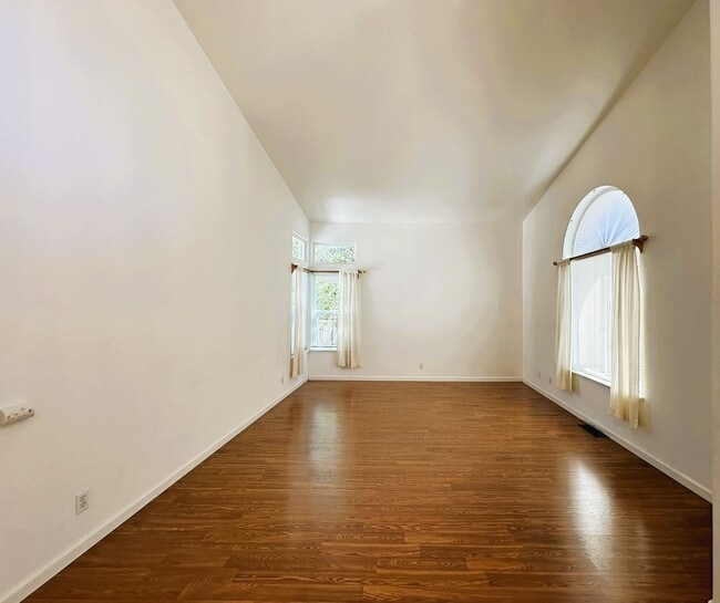 Building Photo - 2172 Dolen Pl