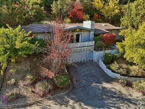Building Photo - 612 Tahos Rd