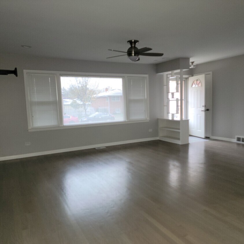 Foto principal - 9136 Roach Ave