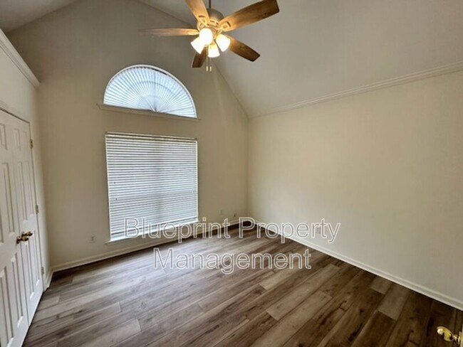 Foto del edificio - 210 Rocky Ridge Dr
