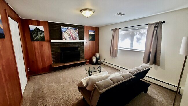 Foto del edificio - 1600 Golden Hills Rd
