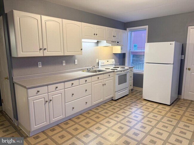 Foto del edificio - 2933 E High St