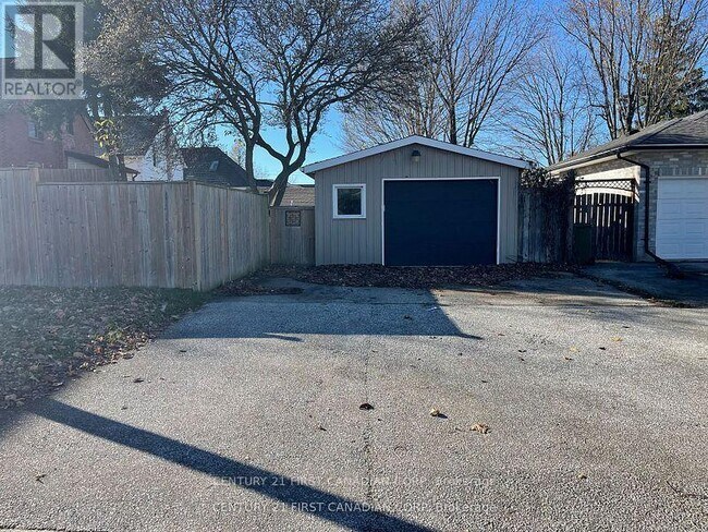 Building Photo - 64 Edward St