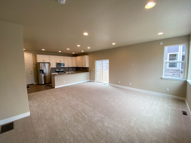 Foto del edificio - Stunning 4-Bedroom Duplex in Desirable Alp...