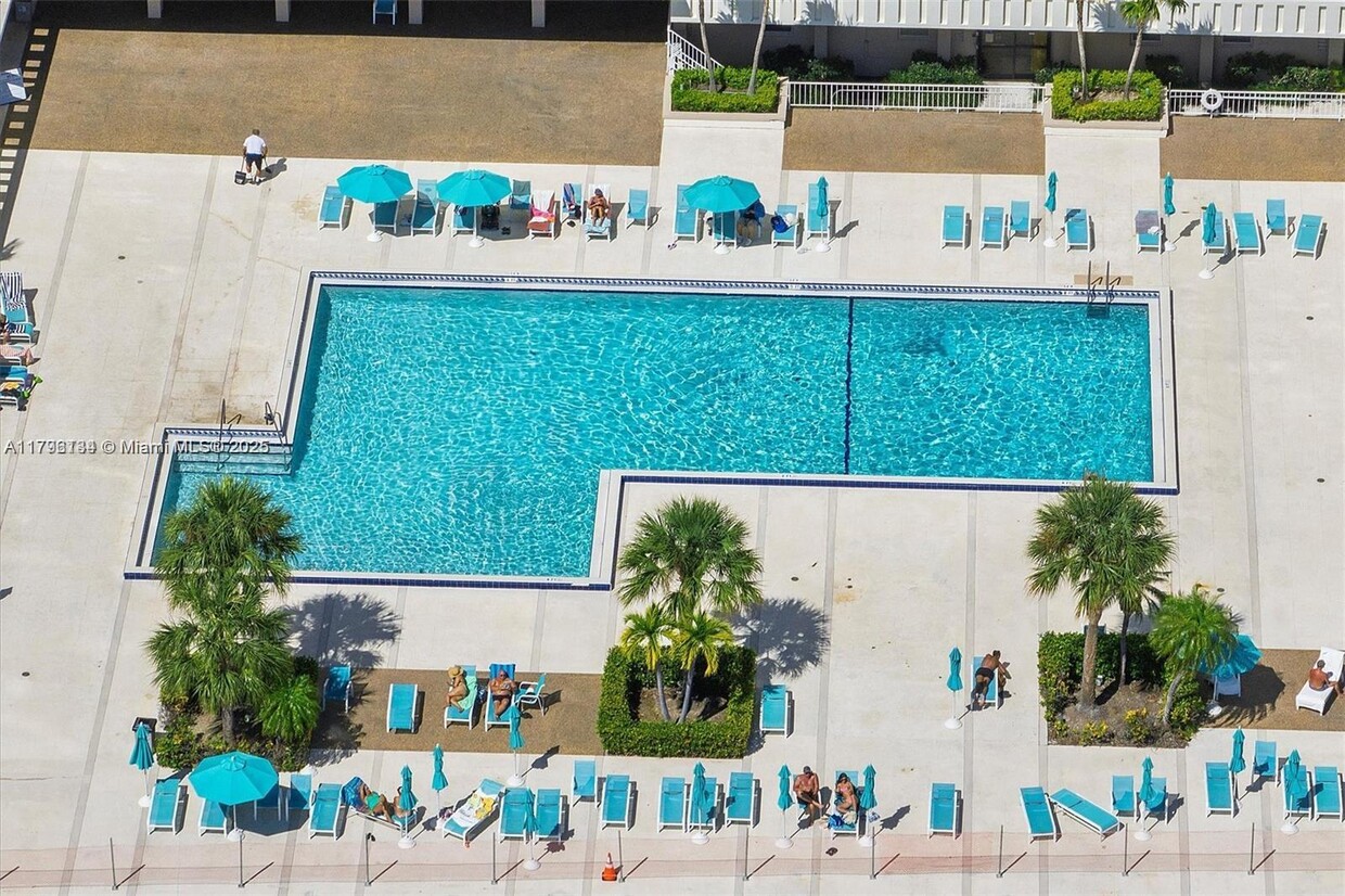Foto principal - 300 Bayview Dr
