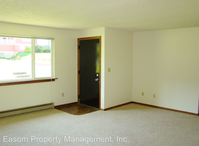 Building Photo - 4460 Leif Erikson Dr