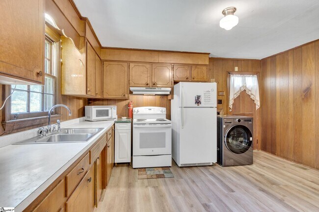 Building Photo - 107 Rosewood Cir