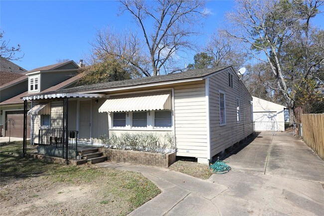 Building Photo - 1726 Du Barry Ln