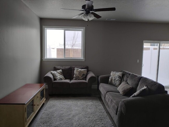 Building Photo - 404 W 1325 N